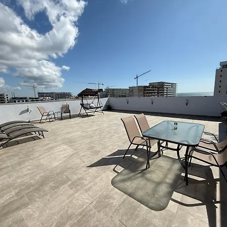 アパート Petrov Penthouse ナボダリ