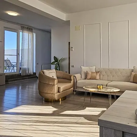 Daire Petrov Penthouse Navodari